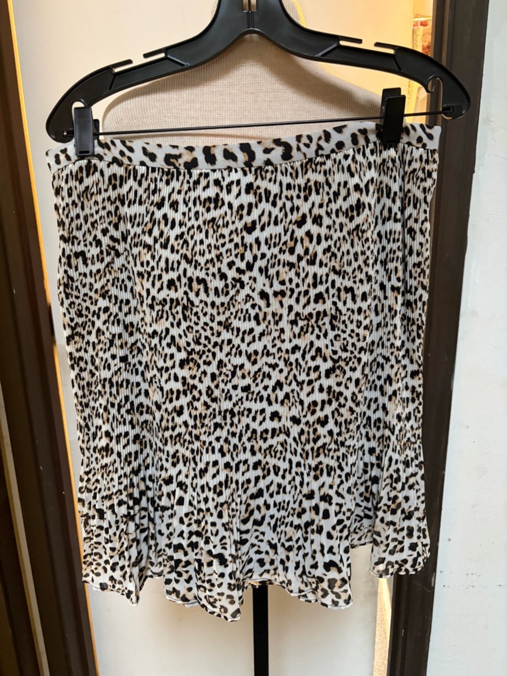 Darling leopard print pleated skirt